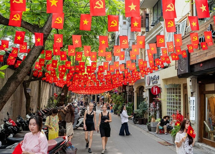 An Afternoon Of Chill From Saint Joseph Church To Hoan Kiem Lake