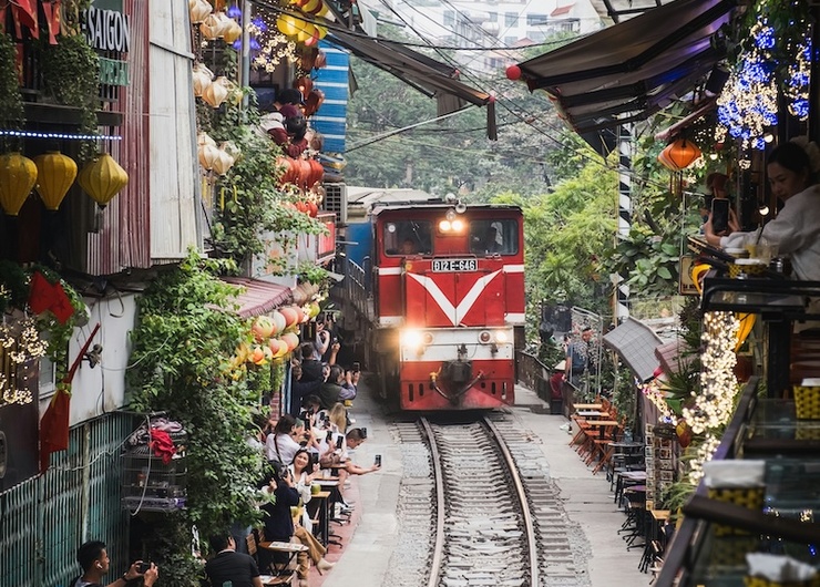 The perfect half-day Hanoi itinerary: Train street, head spa, and local dining